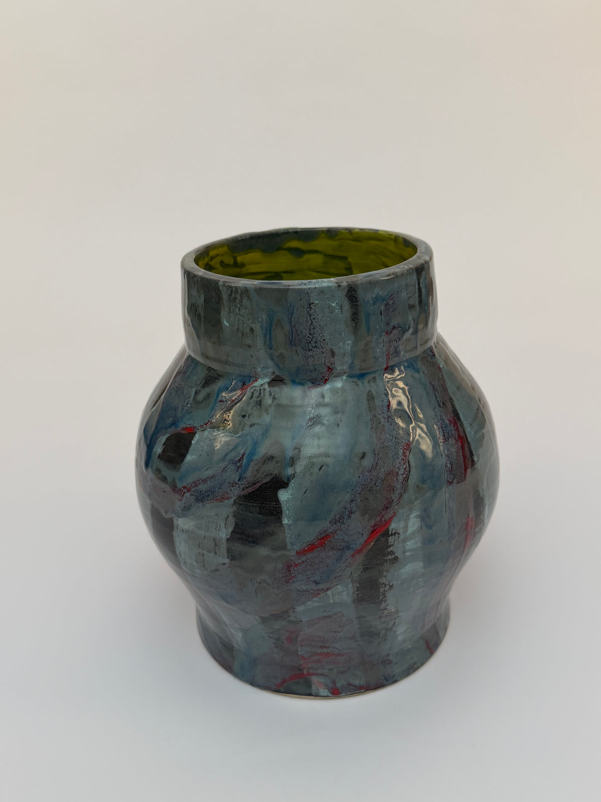 Dark tide vase