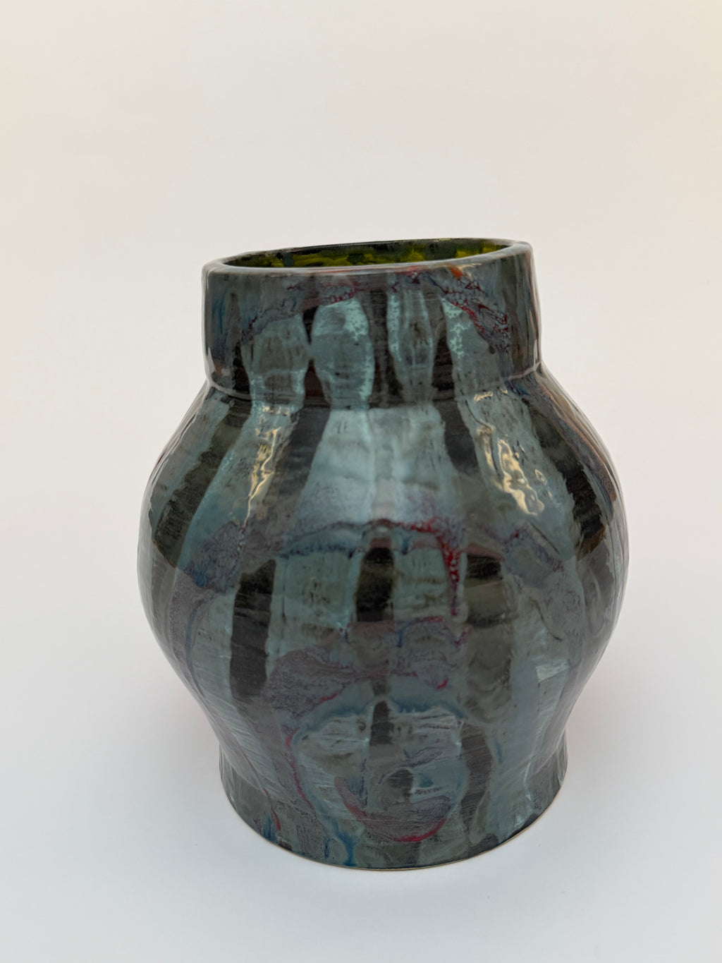 Dark tide vase